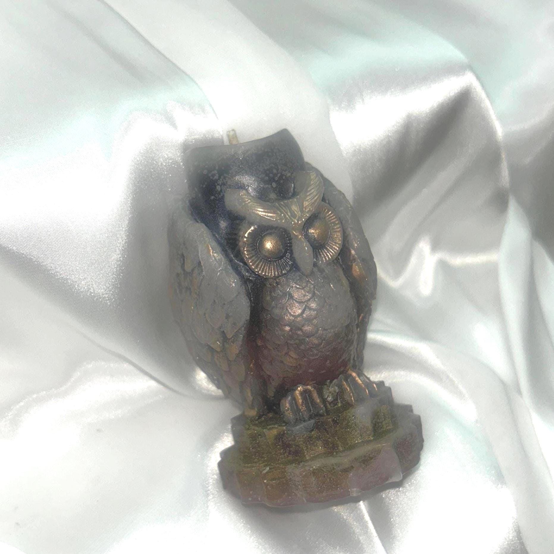 Mystical Owl Candle with 3D crown frosted moldings 2pc set!