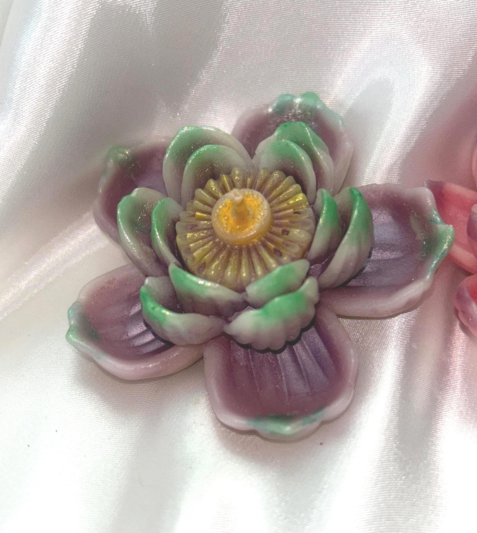 Lost In Lotus Bundle (1 set of 4) with 3D crown frosted petal tips