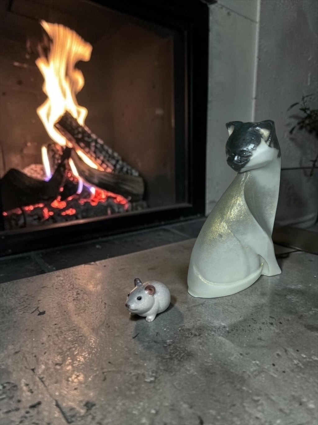 Siamese Cat Candle – Seal Point Wax Figurine, Mica Powder Dye Home Decor