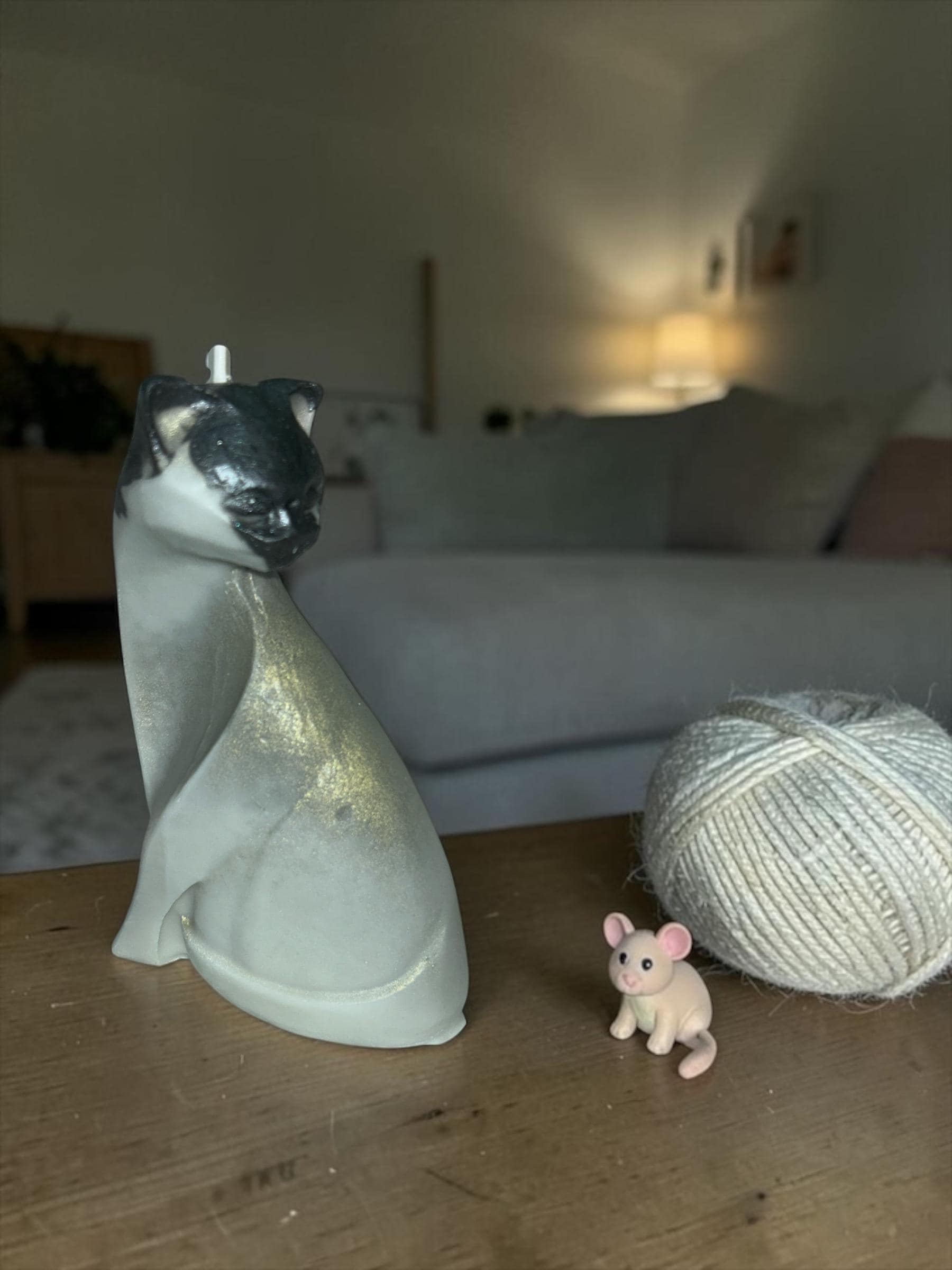 Siamese Cat Candle – Seal Point Wax Figurine, Mica Powder Dye Home Decor